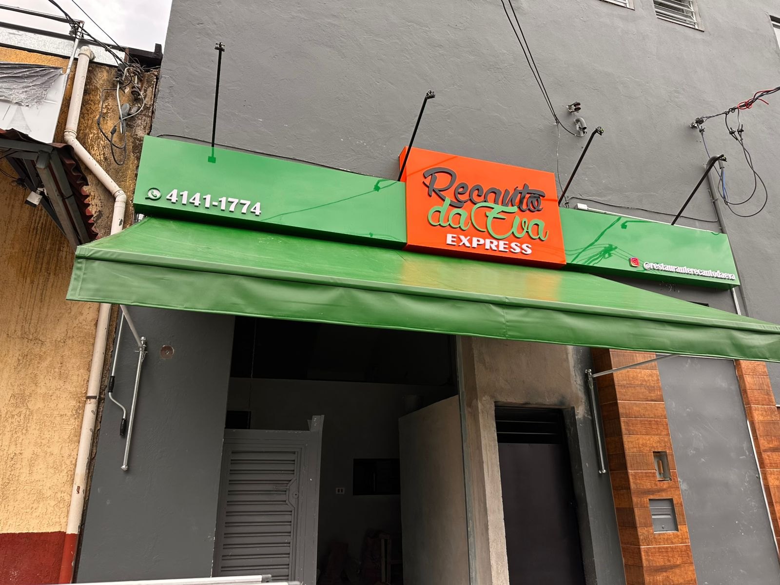 Toldo retrátil